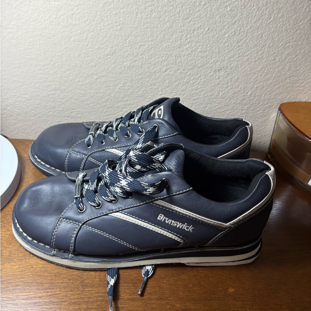 Brunswick Men's bowling shoes